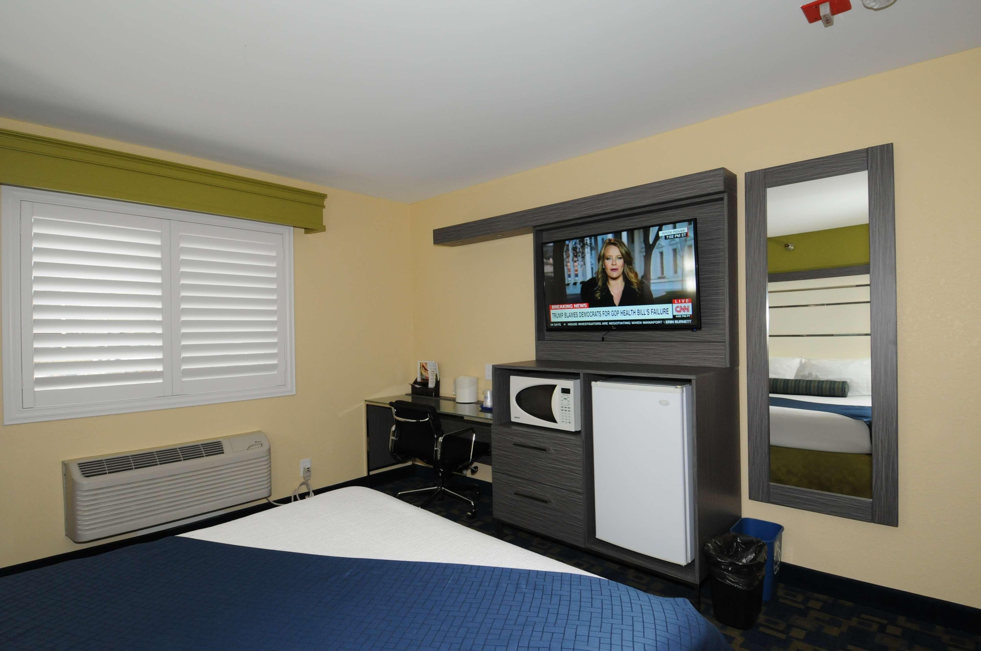 Best Western Antelope Inn & Suites Red Bluff Exterior photo