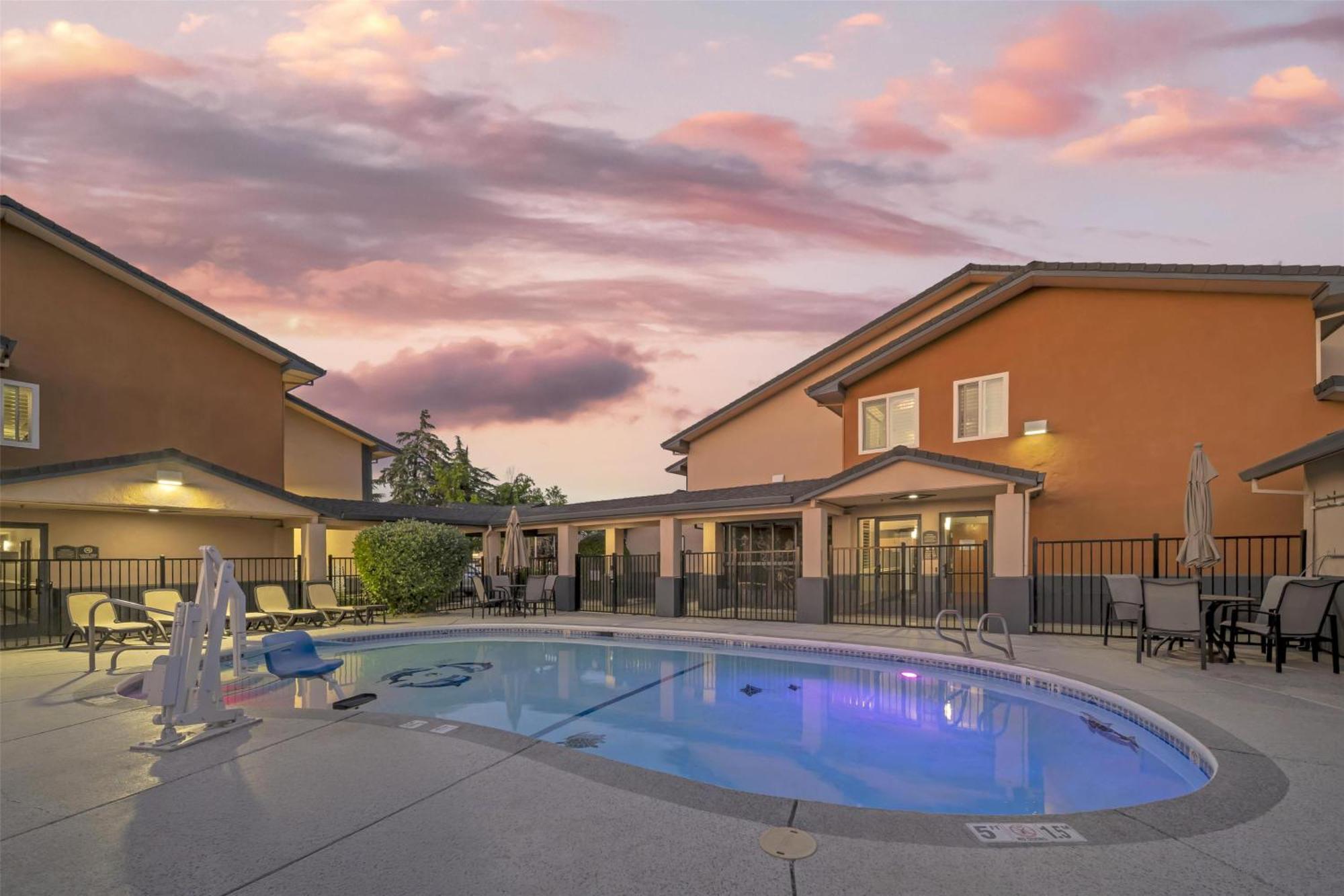 Best Western Antelope Inn & Suites Red Bluff Exterior photo